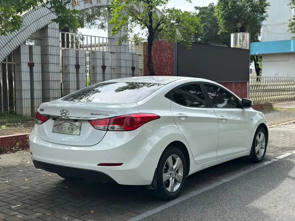 Hyundai Elantra 2013