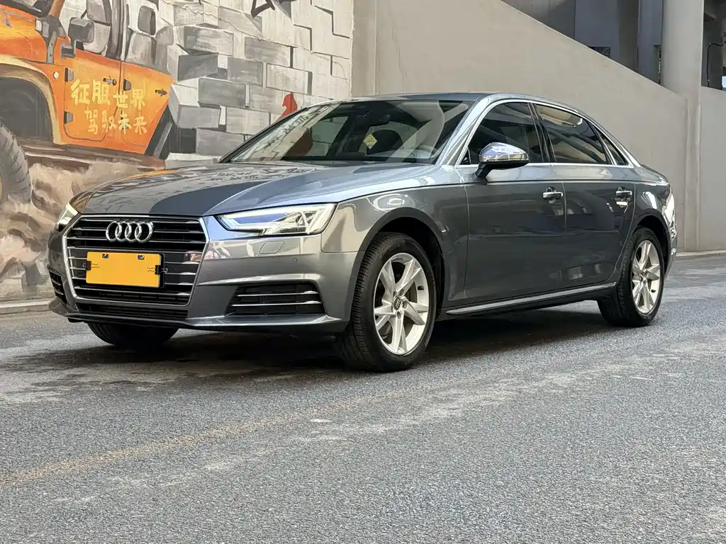 Audi A4L 2018 — фото 1