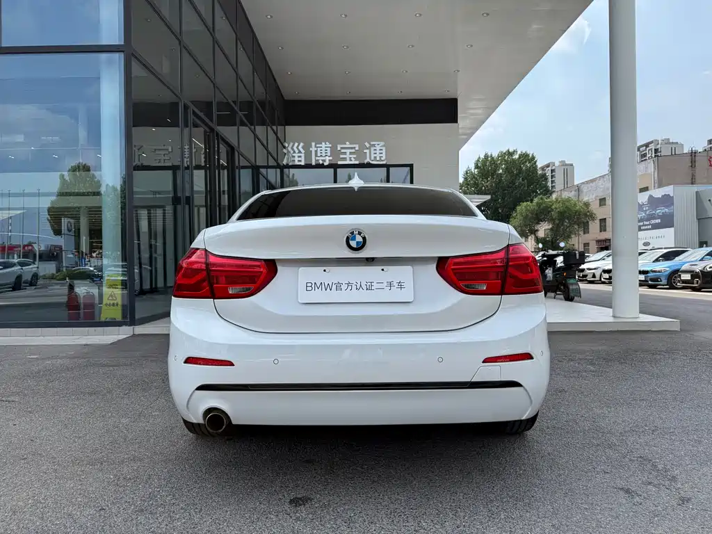 BMW 1 Series 2018 — фото 12