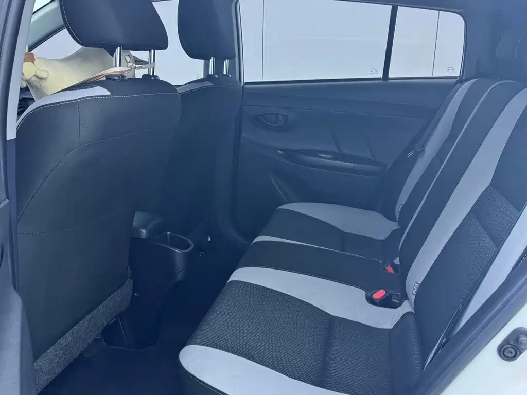 Toyota Yaris L 2022 — фото 12