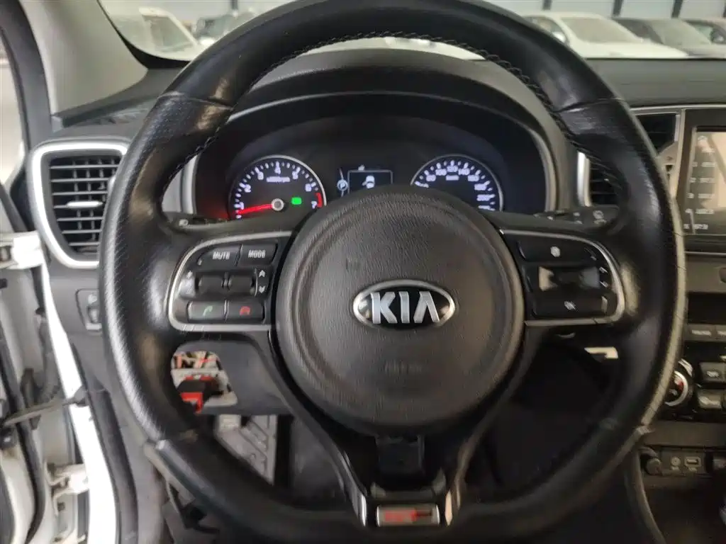 Kia KX5 2017 — фото 11