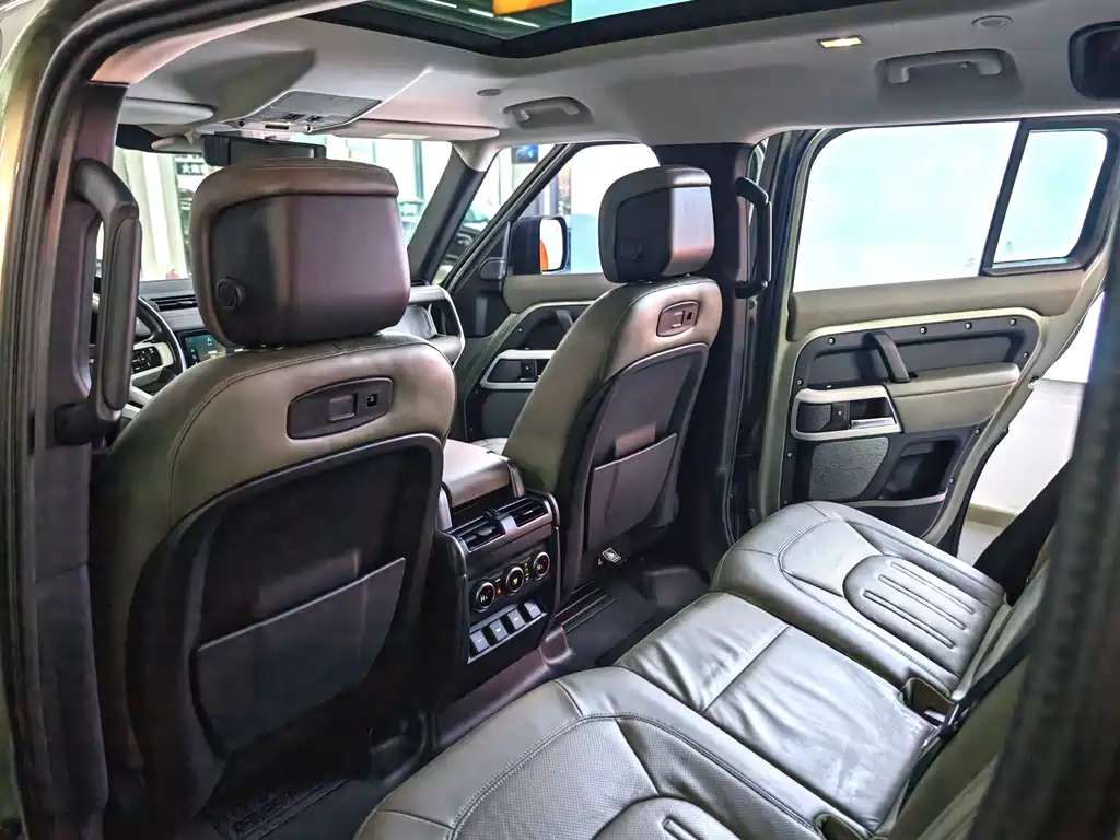 Land Rover Defender 2020 — фото 22
