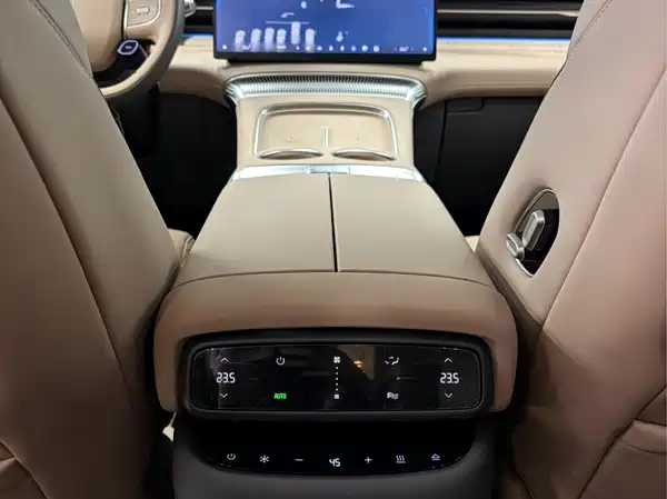 XPeng X9 2025