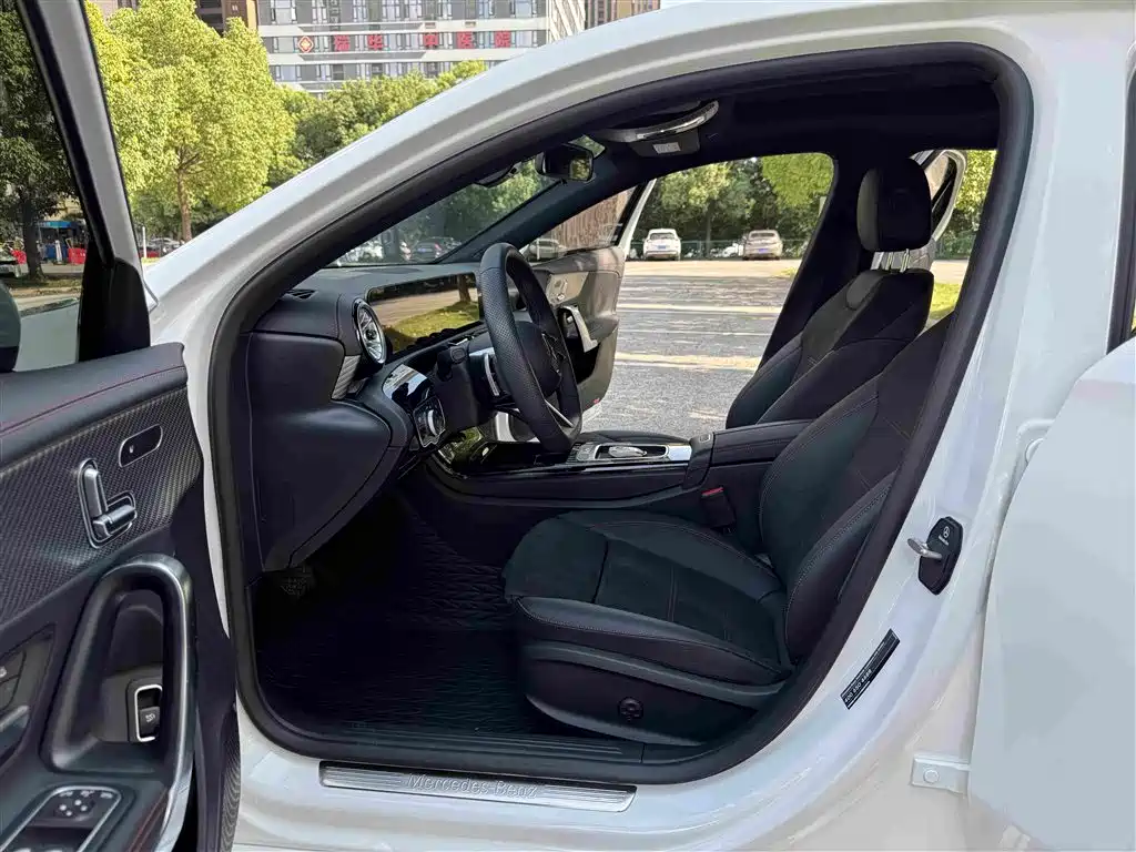 Mercedes-Benz A-Class 2025 — фото 15