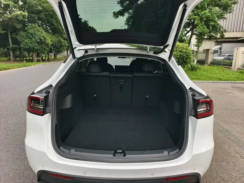Tesla Model Y 2022 — фото 16