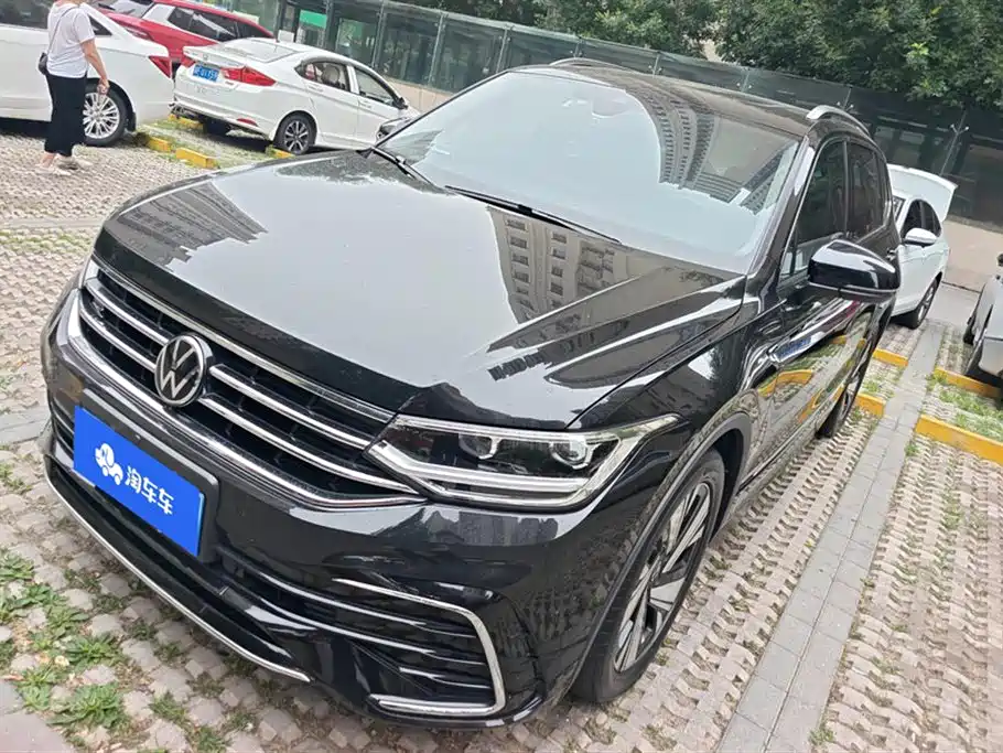 Volkswagen Tiguan L 2023 — фото 1