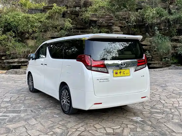Toyota Alphard 2015