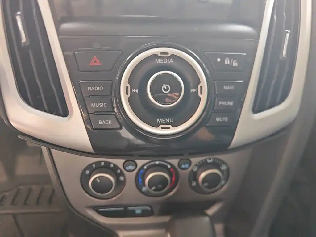 Ford Focus 2015 — фото 13