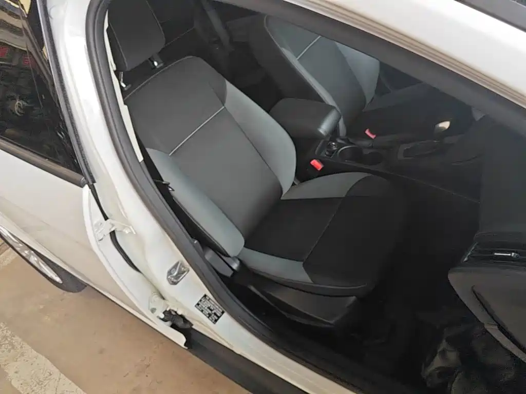 Ford Focus 2015 — фото 25