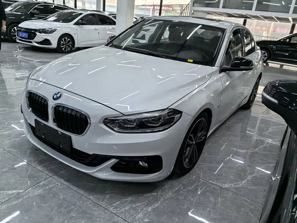 BMW 1 Series 2019 — фото 1