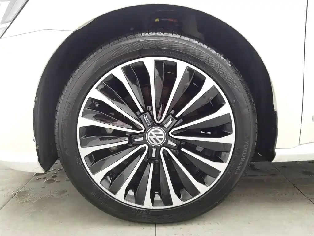 Volkswagen Passat 2018 — фото 17
