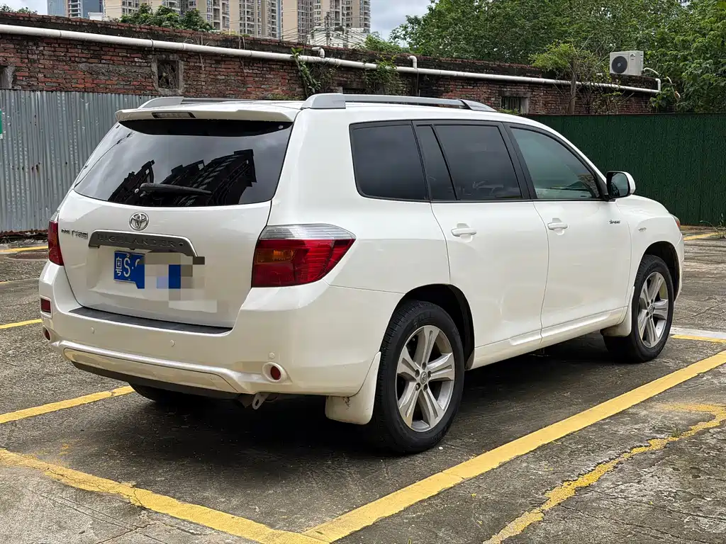 Toyota Highlander 2011 — фото 10