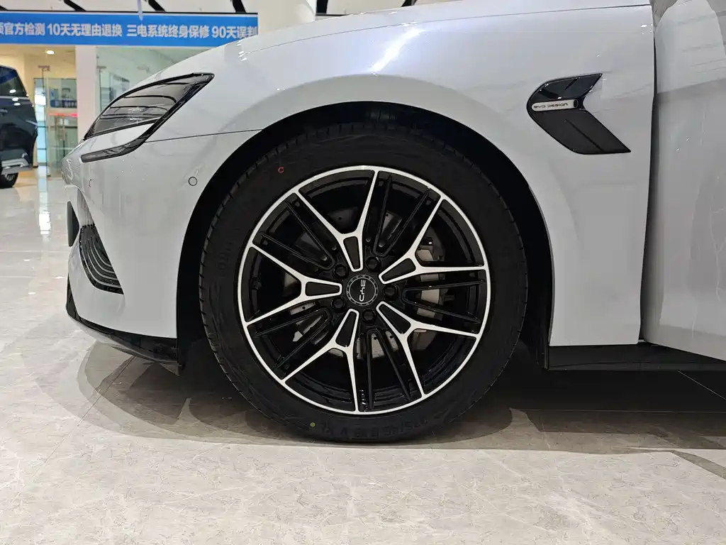BYD Seal 2025 — фото 16