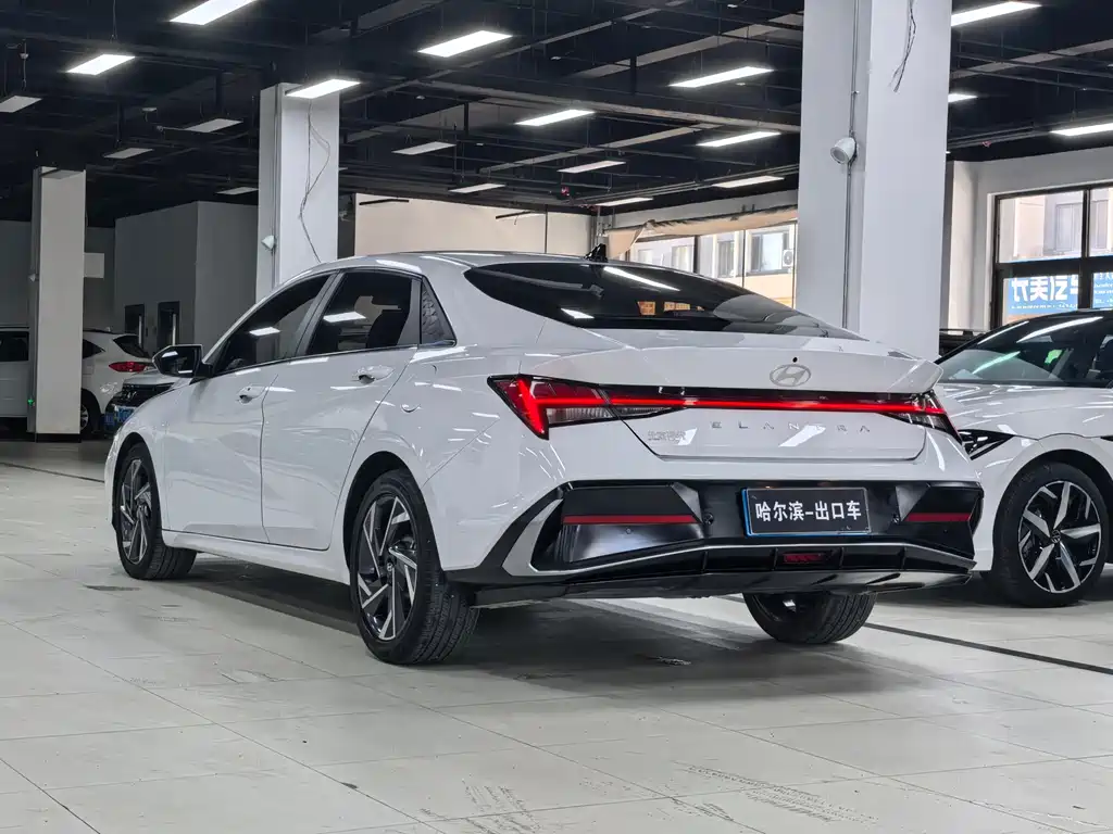 Hyundai Elantra 2023 — фото 23