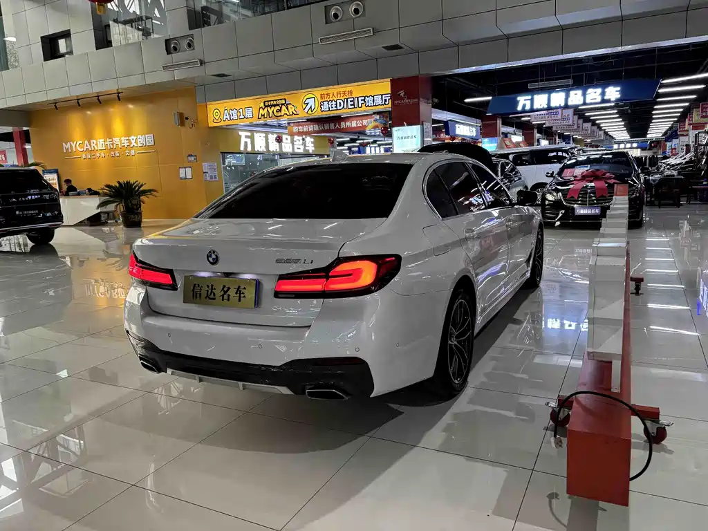BMW 5 Series 2022 — фото 13