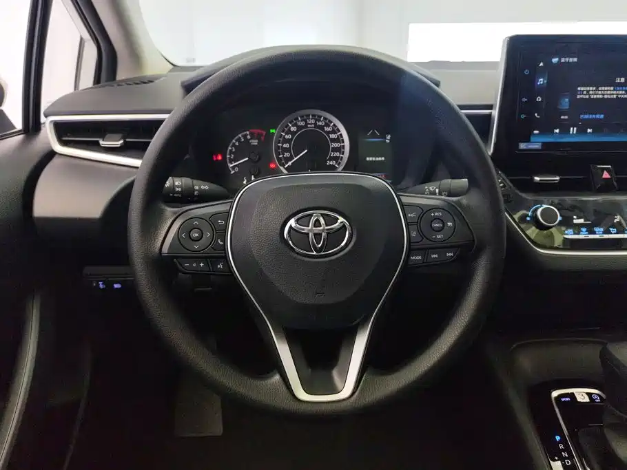Toyota Corolla 2023 — фото 15