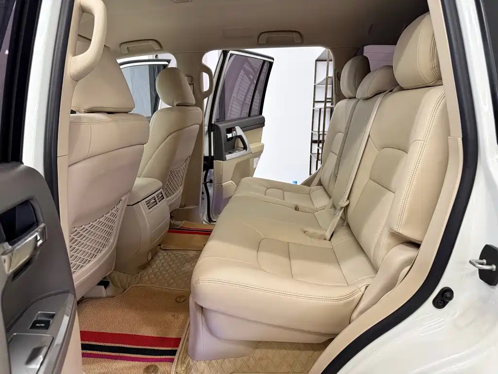 Toyota Land Cruiser 2018 — фото 12