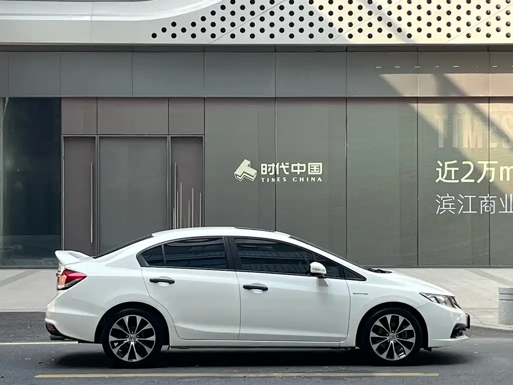 Honda Civic 2015 — фото 10