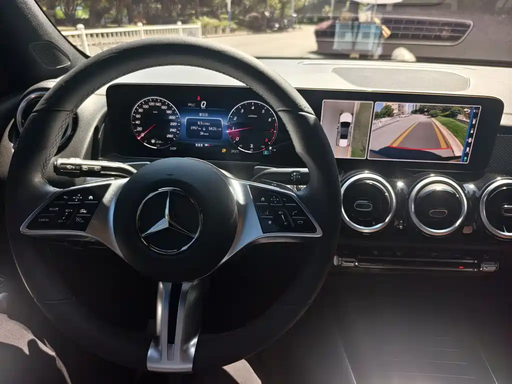 Mercedes-Benz GLB 2024 — фото 13
