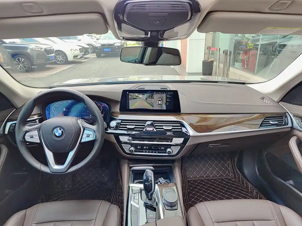 BMW 5 Series 2020 — фото 10