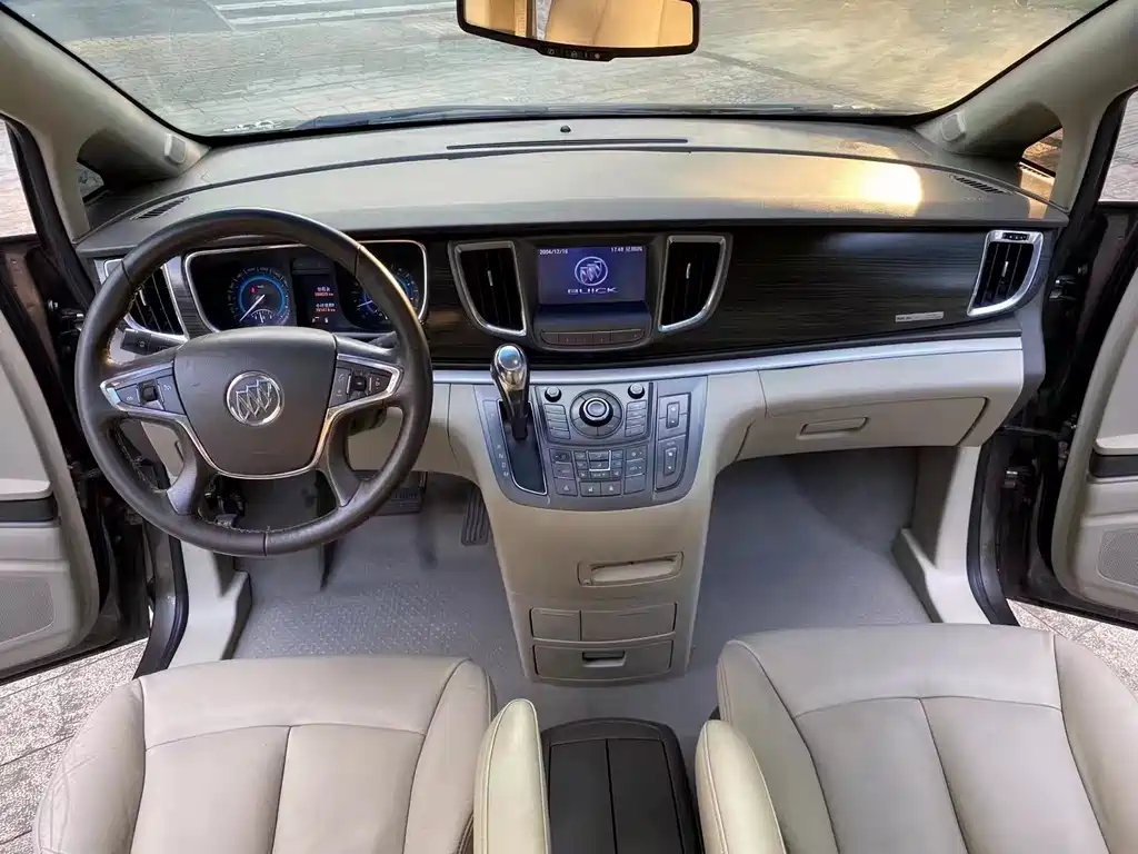 Buick GL8 2012
