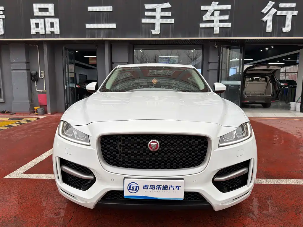 Jaguar F-PACE 2016