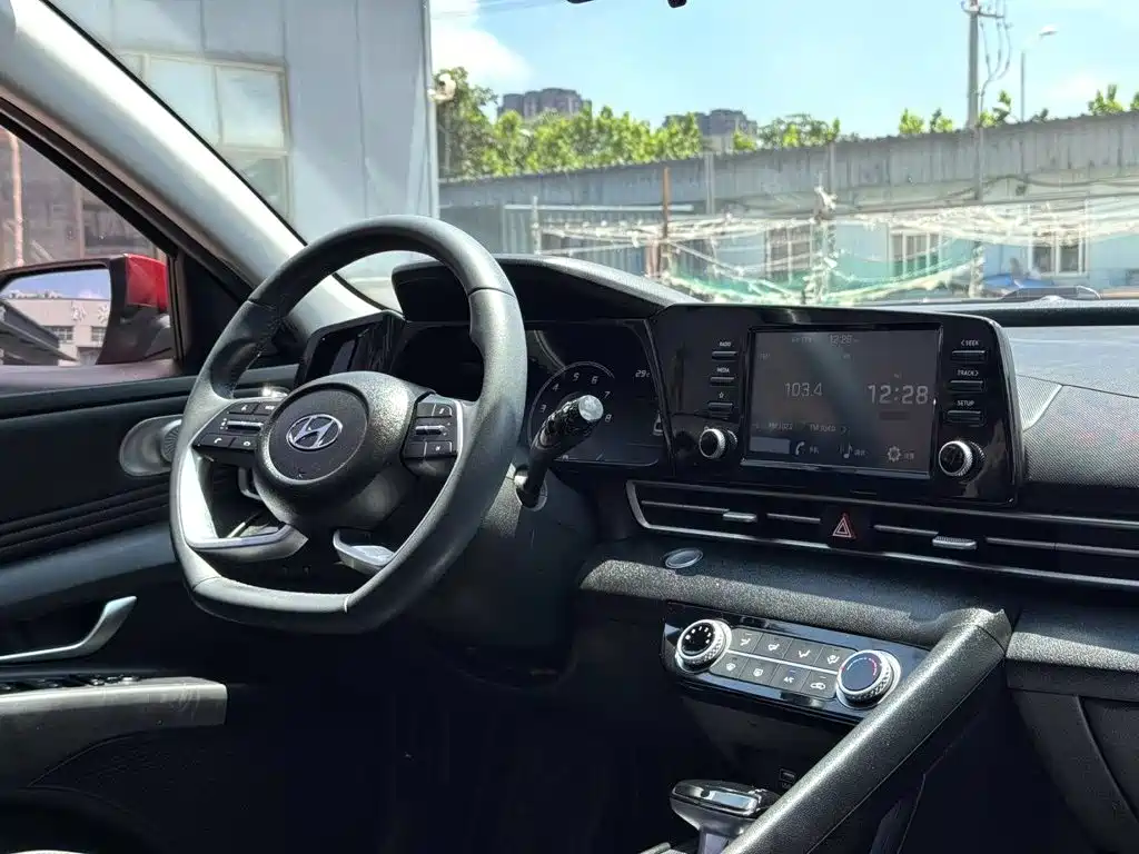 Hyundai Elantra 2023