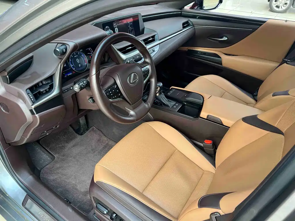 Lexus ES 2020 — фото 10