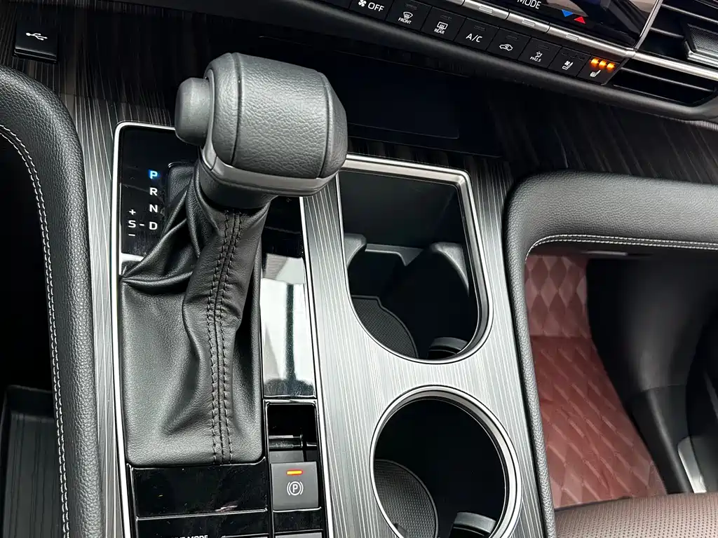 Toyota Sienna 2024 — фото 10