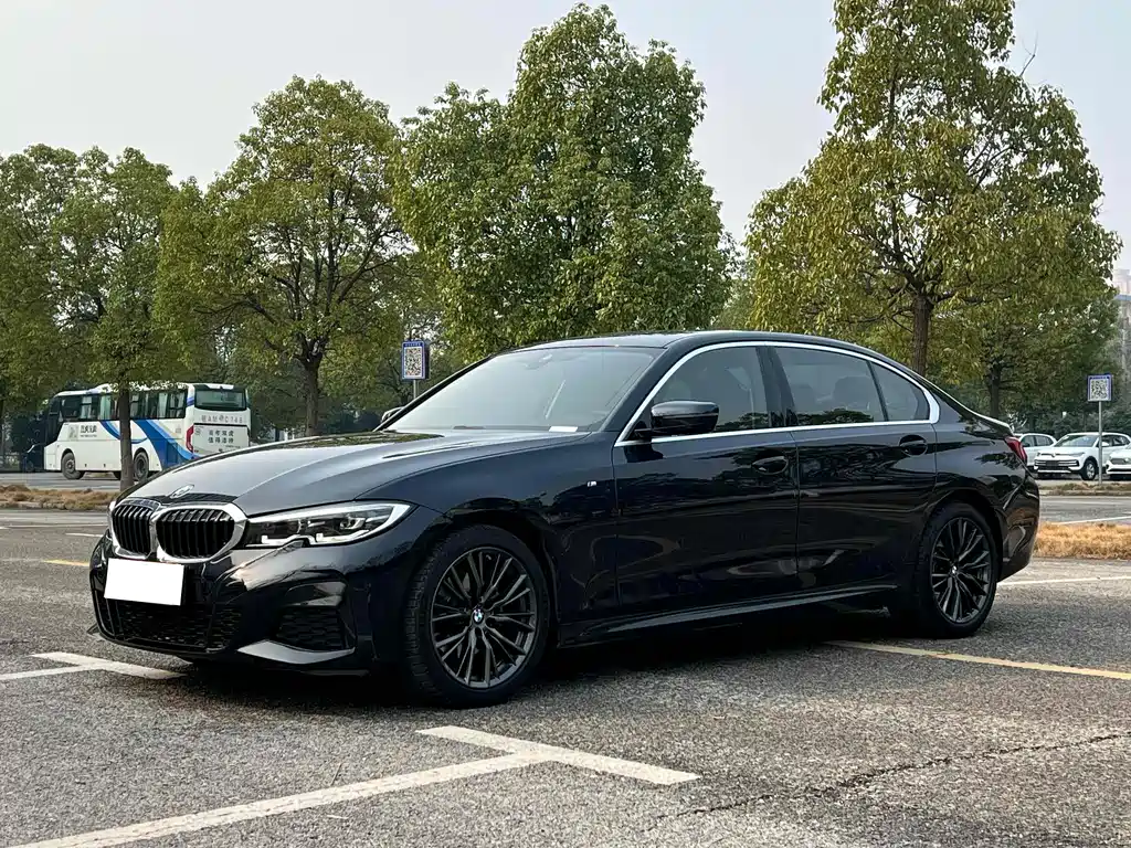 BMW 3 Series 2022 — фото 1