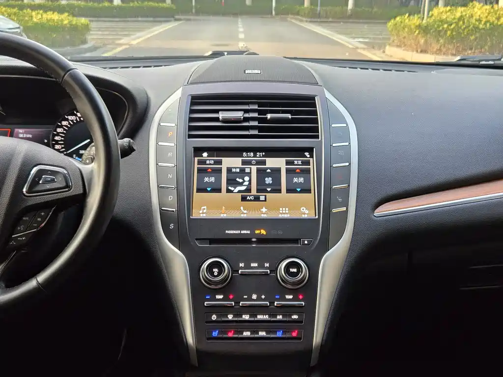 Lincoln MKC 2019 — фото 10