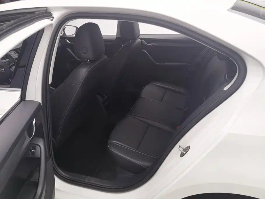 Skoda Octavia 2022 — фото 11