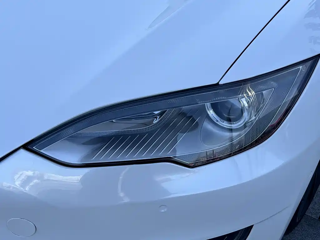 Tesla Model S 2016 — фото 10