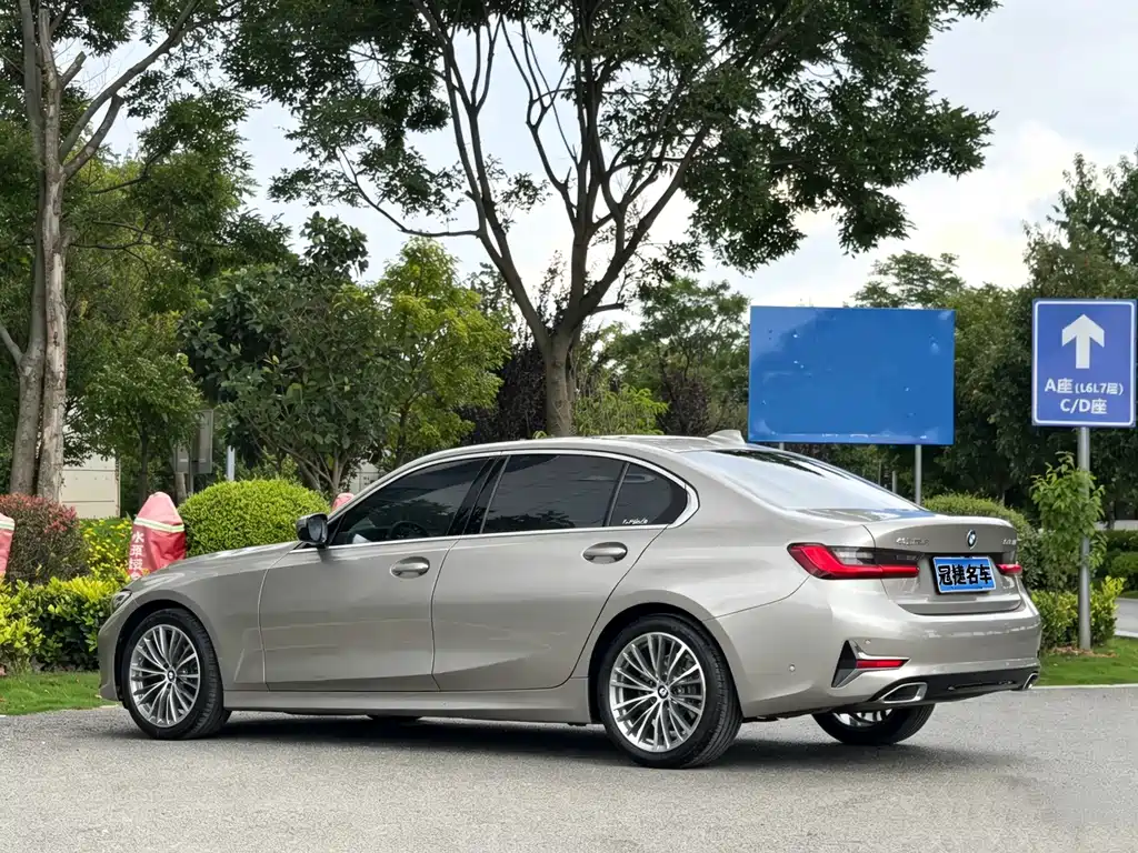 BMW 3 Series 2019 — фото 9