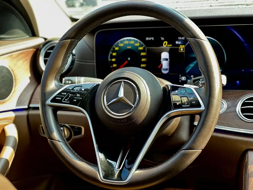 Mercedes-Benz E-Class 2023 — фото 12