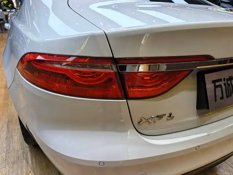 Jaguar XFL 2020 — фото 18