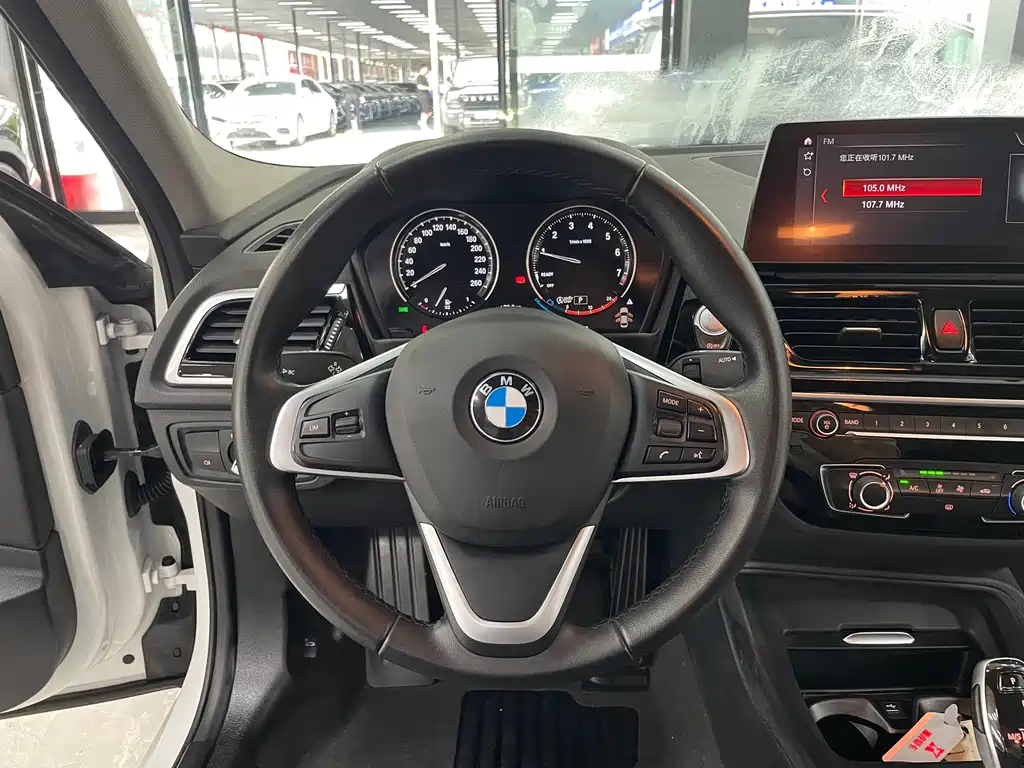 BMW 1 Series 2023 — фото 10
