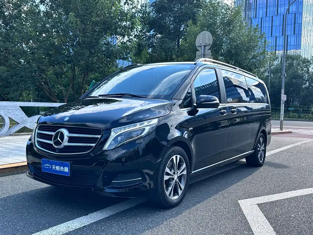 Mercedes-Benz V-Class 2017 — фото 1