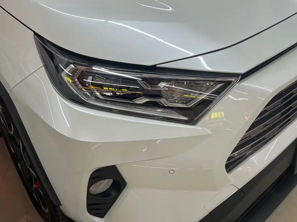 Toyota RAV4 2020 — фото 11