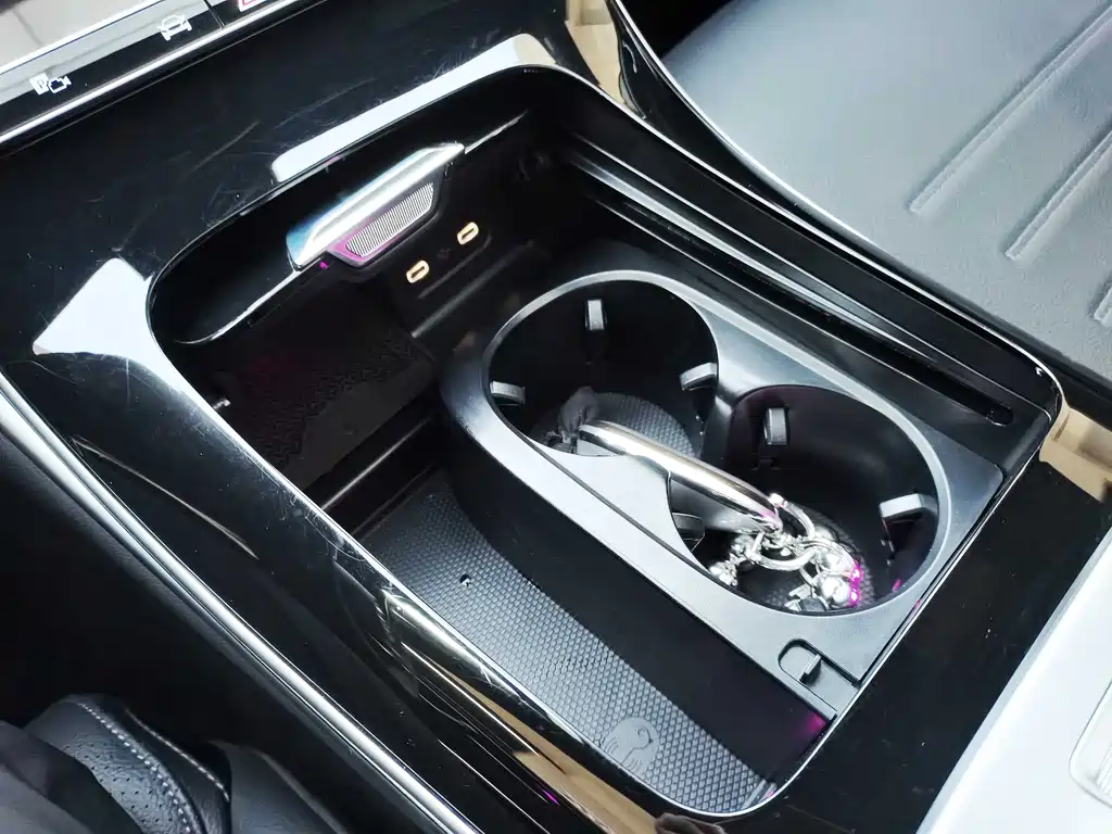 Mercedes-Benz C-Class 2024 — фото 18