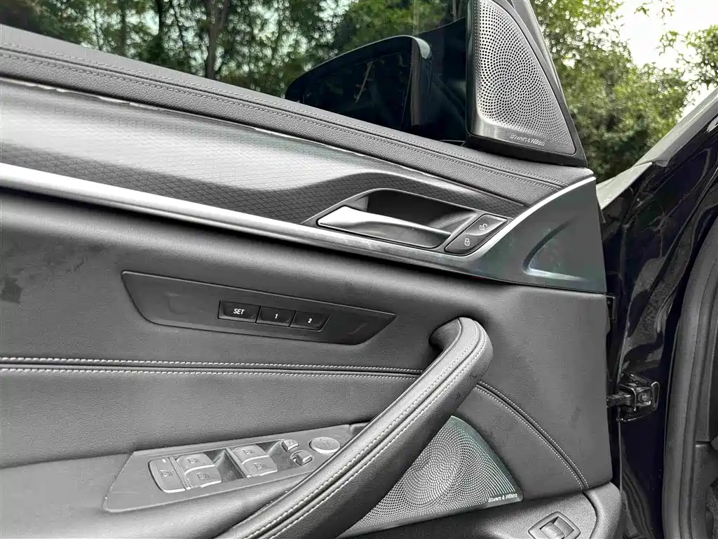 BMW 5 Series 2023 — фото 12