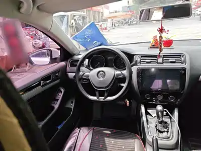 Volkswagen Sagitar 2015