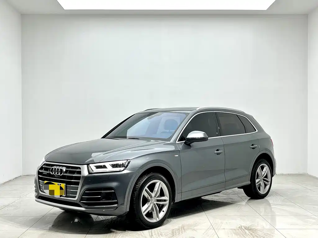 Audi Q5L 2020 — фото 1
