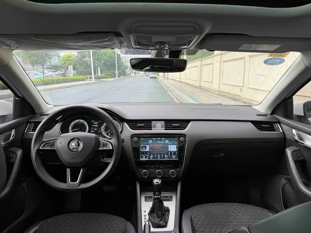 Skoda Octavia 2019 — фото 8