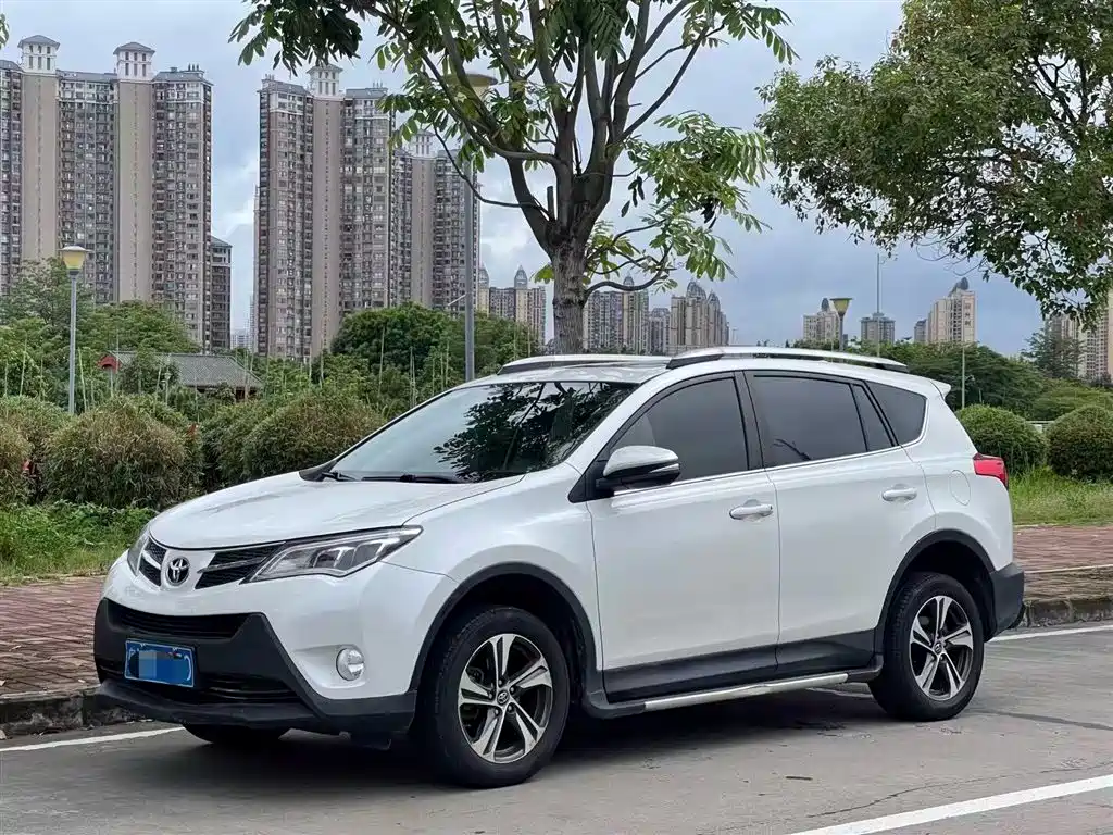 Toyota RAV4 2016 — фото 1
