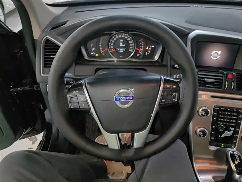 Volvo XC60 2017 — фото 11