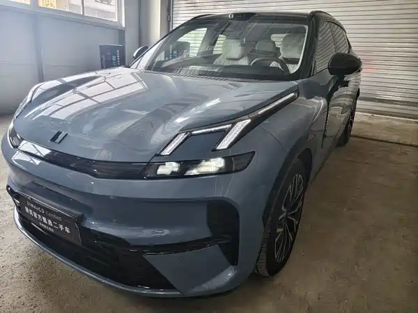 Lynk & Co 08 EM-P 2025