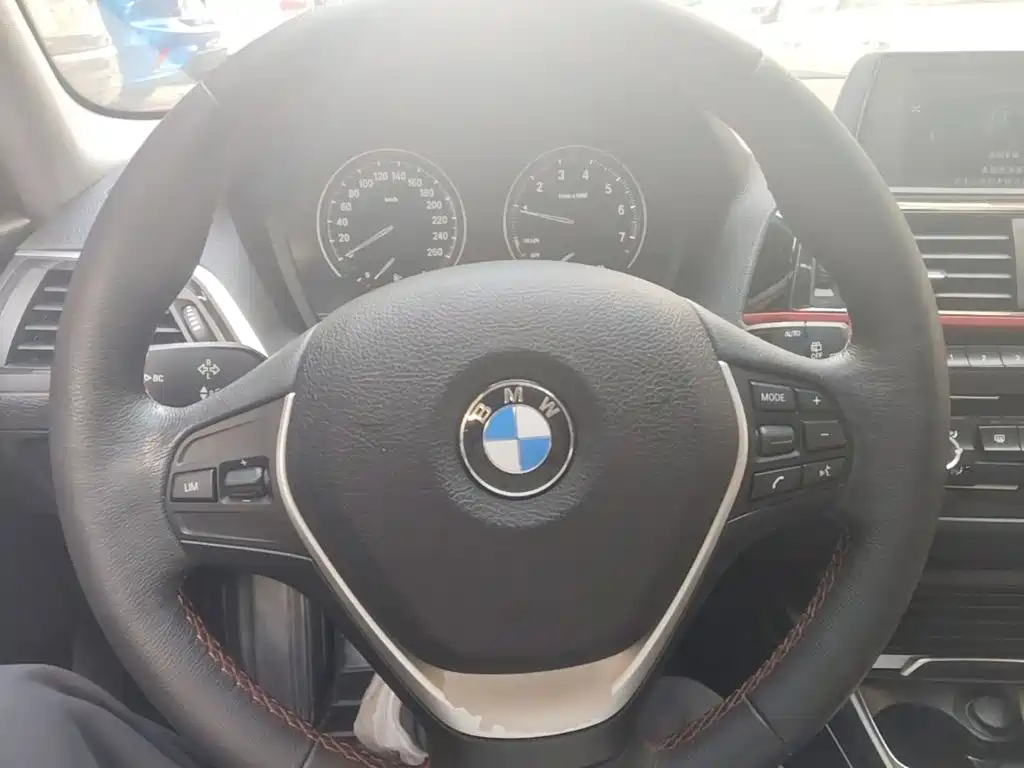 BMW 1 Series 2019 — фото 11