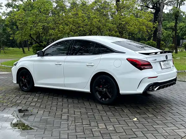 MG MG5 Scorpio 2022