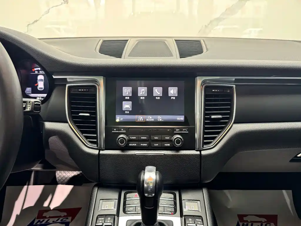 Porsche Macan 2018 — фото 10